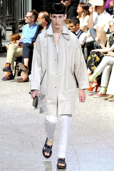 Look 9